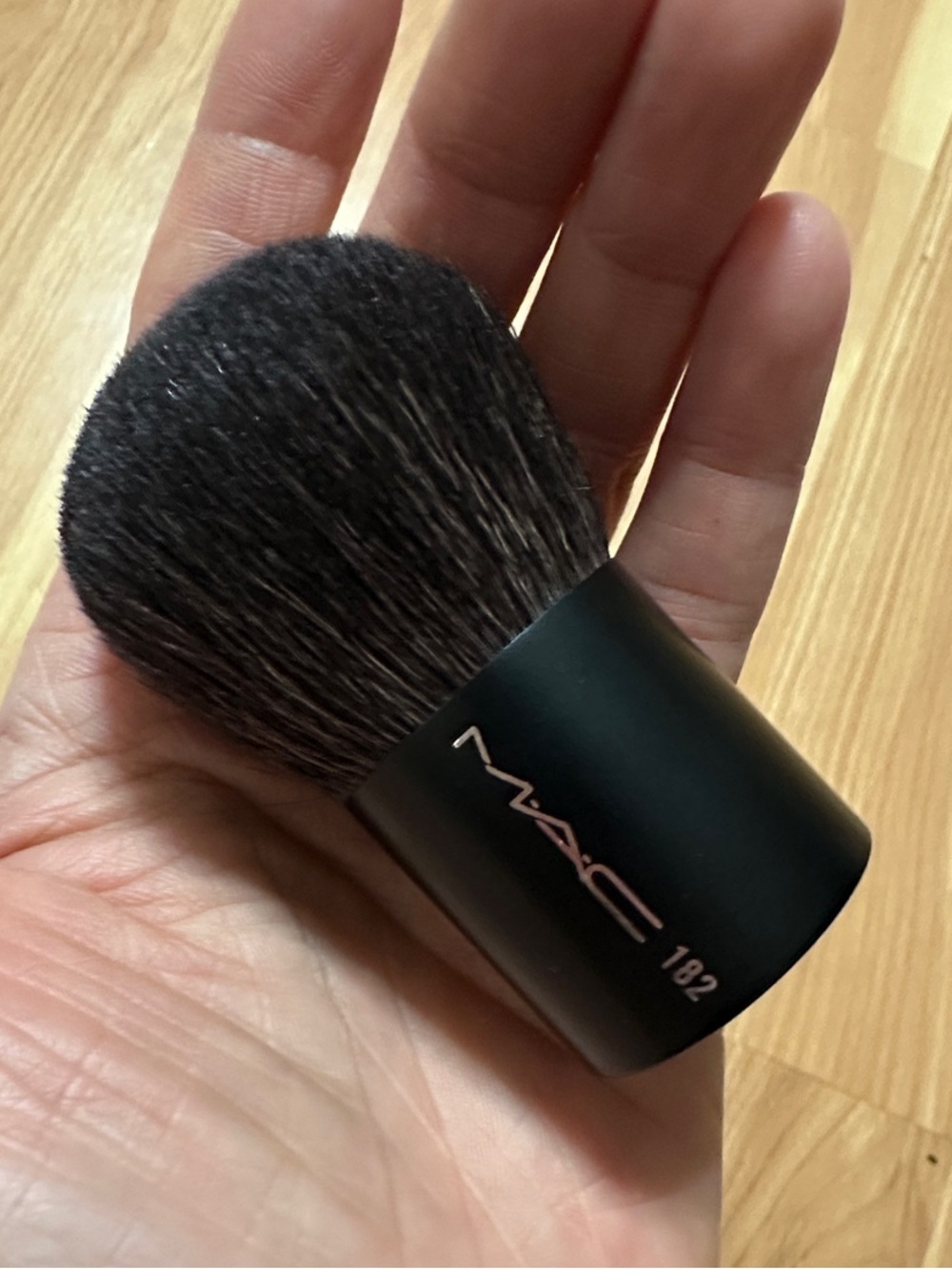 MAC Cosmetics 182 Kabuki buffer Brush